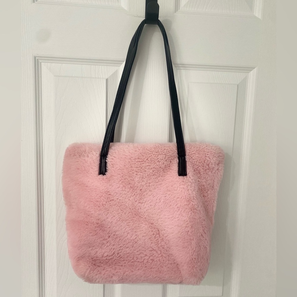 FAUX FUR BABY PINK PURSE 👛